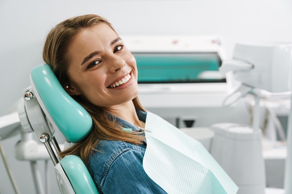 A Guide To Getting A Smile Makeover From A Dentist